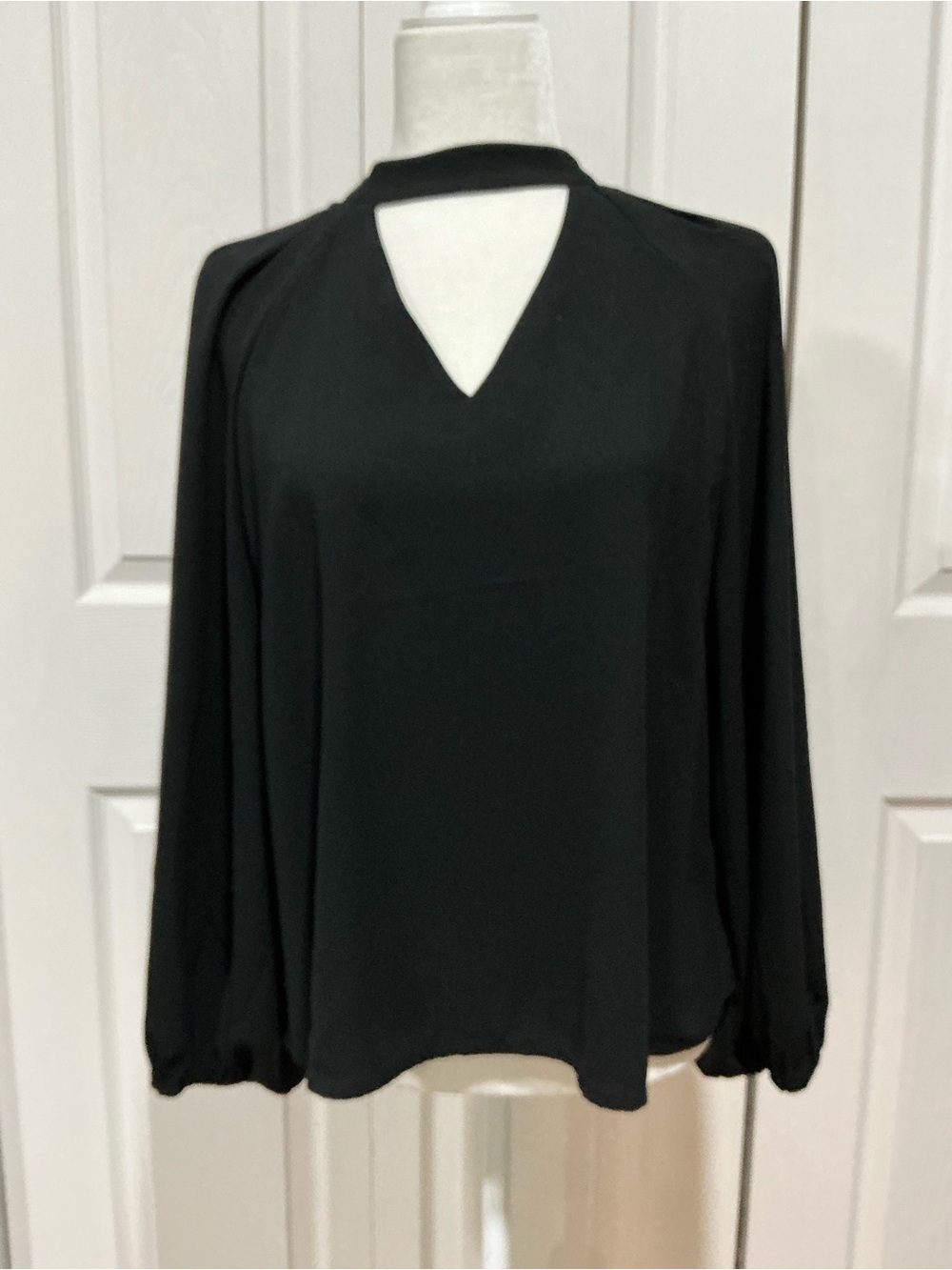 💙 Leith Black V-neck Blouse - Large (01664)